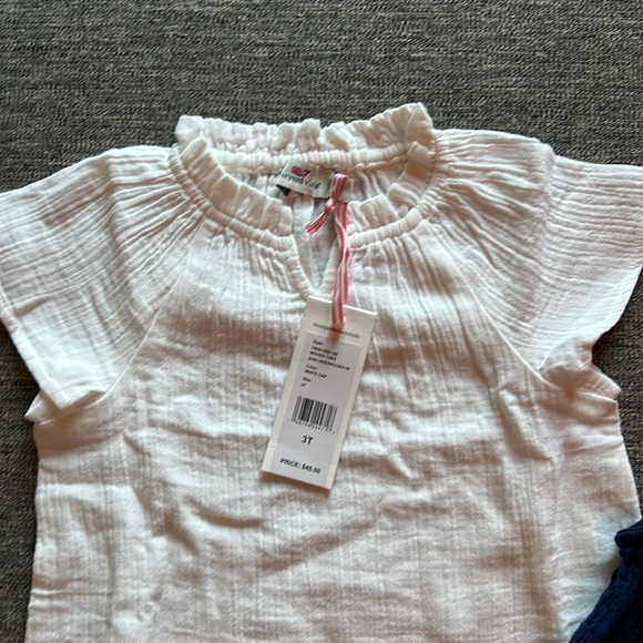 Vineyard Vines 3T ruffle neck top and short overalls - Picture 3 of 4